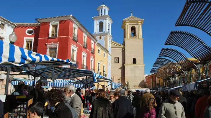 mercadillo en el pueblo de bullas