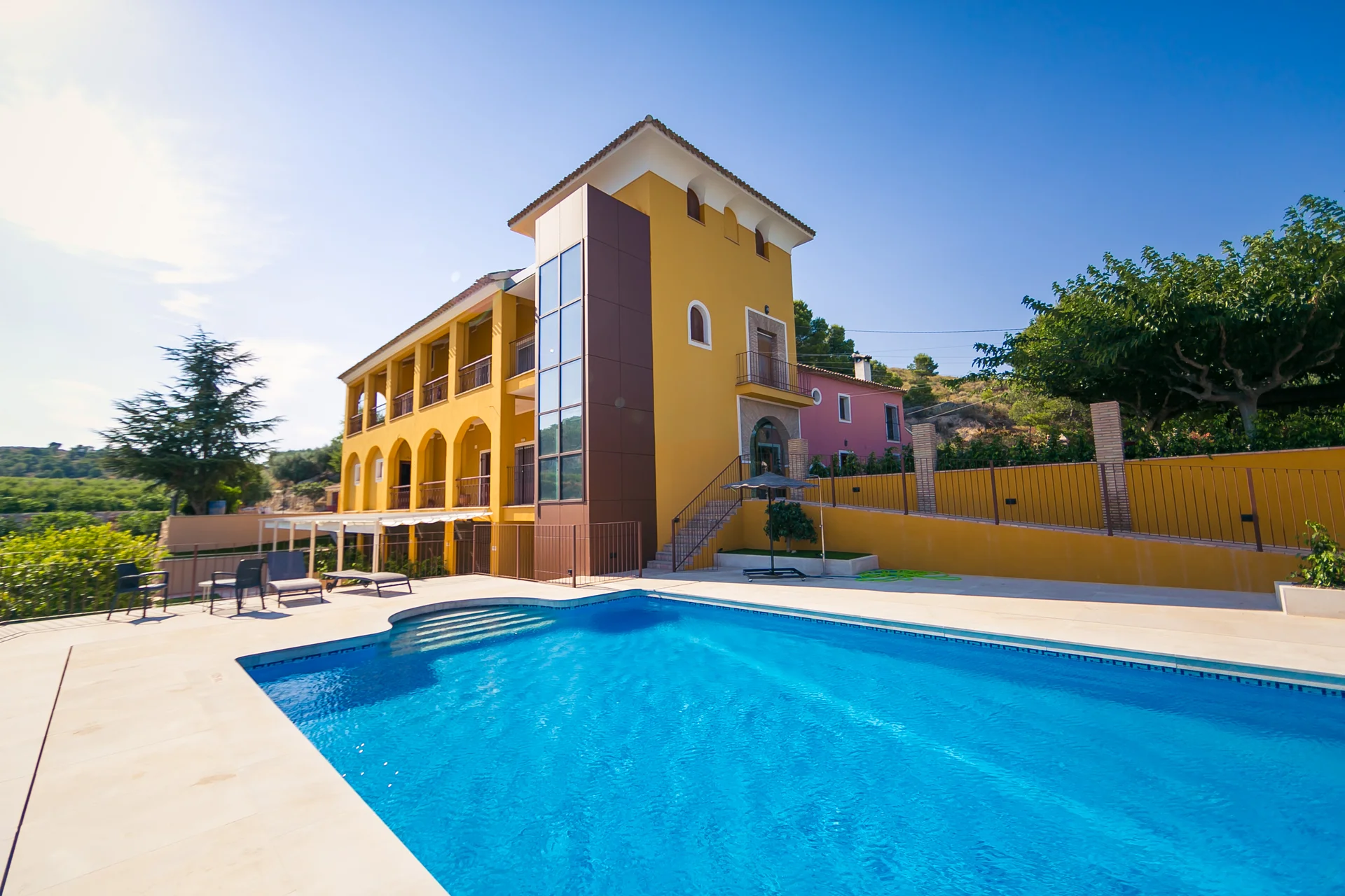 Vistas de la piscina y del hotel Molino de Felipe