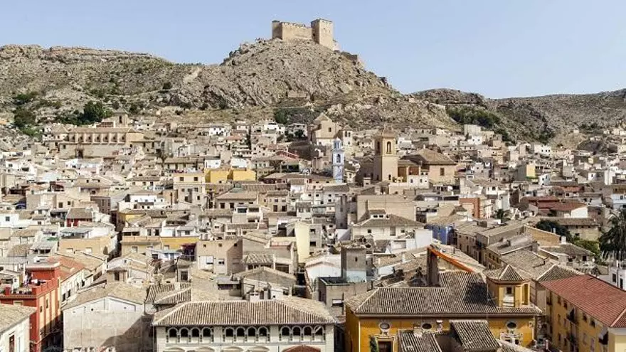 Imagen de la ciudad de Mula, con el castillo al fondo