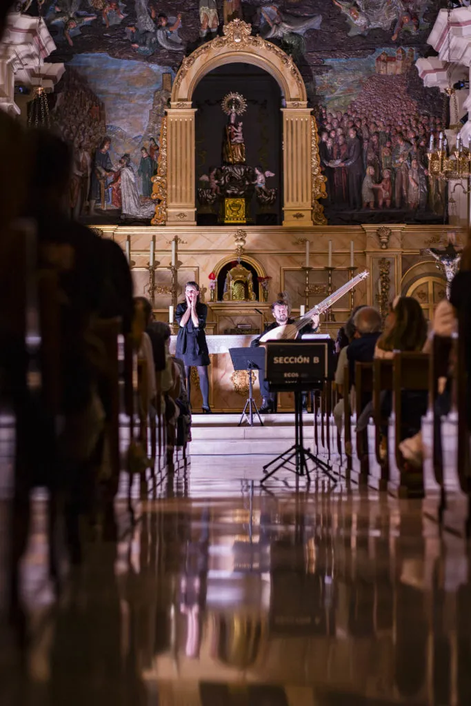 Concierto de música antigua en una iglesia durante el ECOS Festival de Sierra Espuña
